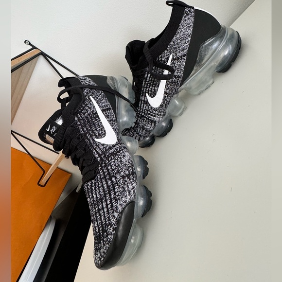 Nike W Air Vapormax Flyknit 3 US 7.5 - Picture 3 of 6